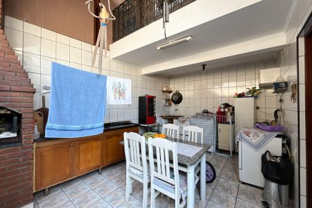 Casa à venda com 100m², 3 quartos e 2 vagas Casa à venda com 100m², 3 quartos e 2 vagasQuintal