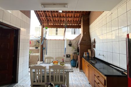 Casa à venda com 100m², 3 quartos e 2 vagas Casa à venda com 100m², 3 quartos e 2 vagasQuintal