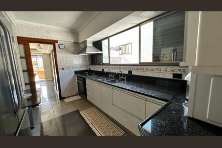 Apartamento à venda com 304m², 3 quartos e 3 vagas Apartamento à venda com 304m², 3 quartos e 3 vagasCozinha