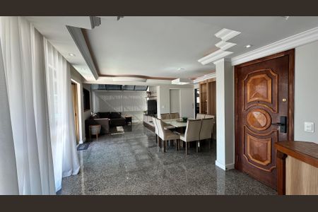 Apartamento à venda com 304m², 3 quartos e 3 vagas Apartamento à venda com 304m², 3 quartos e 3 vagasSala