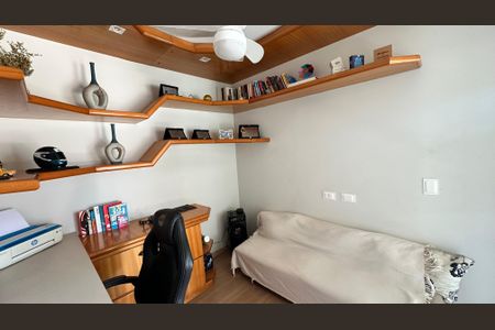 Apartamento à venda com 304m², 3 quartos e 3 vagas Apartamento à venda com 304m², 3 quartos e 3 vagasEscritório