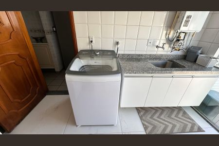Apartamento à venda com 304m², 3 quartos e 3 vagas Apartamento à venda com 304m², 3 quartos e 3 vagasÁrea de Serviço