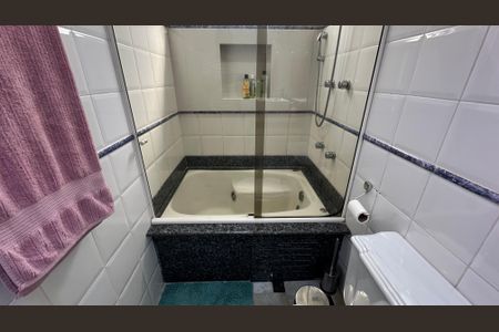 Apartamento à venda com 304m², 3 quartos e 3 vagas Apartamento à venda com 304m², 3 quartos e 3 vagasBanheiro quarto 2