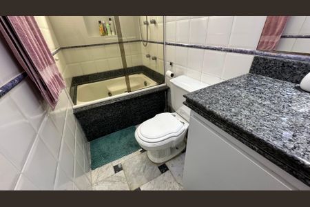 Apartamento à venda com 304m², 3 quartos e 3 vagas Apartamento à venda com 304m², 3 quartos e 3 vagasBanheiro quarto 2