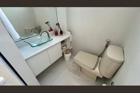 Apartamento à venda com 304m², 3 quartos e 3 vagas Apartamento à venda com 304m², 3 quartos e 3 vagasLavabo