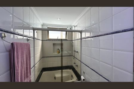 Apartamento à venda com 304m², 3 quartos e 3 vagas Apartamento à venda com 304m², 3 quartos e 3 vagasBanheiro quarto 2