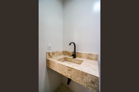 Casa à venda com 100m², 3 quartos e 2 vagas Casa à venda com 100m², 3 quartos e 2 vagasBanheiro social