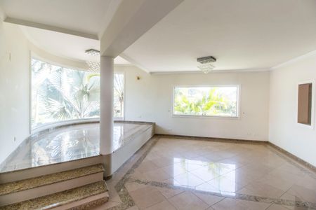 Casa de condomínio à venda com 515m², 4 quartos e 4 vagas Casa de condomínio à venda com 515m², 4 quartos e 4 vagasSala