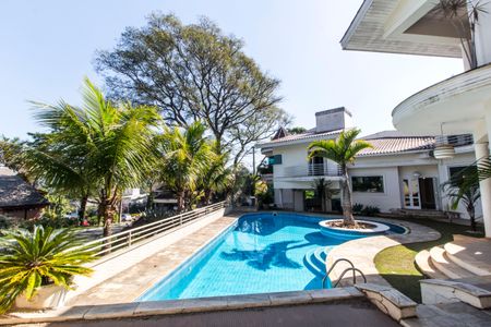 Casa de condomínio à venda com 515m², 4 quartos e 4 vagas Casa de condomínio à venda com 515m², 4 quartos e 4 vagasÁrea comum