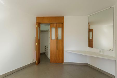 Apartamento à venda com 45m², 1 quarto e 1 vagaQuarto