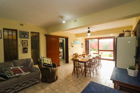 Casa à venda com 287m², 3 quartos e 4 vagas Casa à venda com 287m², 3 quartos e 4 vagasÁrea Externa