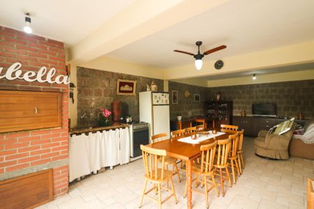 Casa à venda com 287m², 3 quartos e 4 vagas Casa à venda com 287m², 3 quartos e 4 vagasÁrea Externa