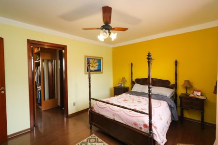 Casa à venda com 287m², 3 quartos e 4 vagas Casa à venda com 287m², 3 quartos e 4 vagasSuíte