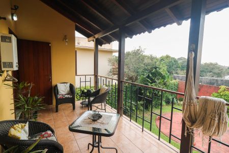 Casa à venda com 287m², 3 quartos e 4 vagas Casa à venda com 287m², 3 quartos e 4 vagasVaranda