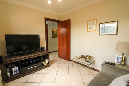 Casa à venda com 287m², 3 quartos e 4 vagas Casa à venda com 287m², 3 quartos e 4 vagasSala de TV