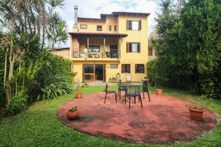 Casa à venda com 287m², 3 quartos e 4 vagas Casa à venda com 287m², 3 quartos e 4 vagasQuintal
