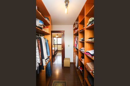 Casa à venda com 287m², 3 quartos e 4 vagas Casa à venda com 287m², 3 quartos e 4 vagasCloset da suíte