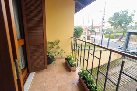 Casa à venda com 287m², 3 quartos e 4 vagas Casa à venda com 287m², 3 quartos e 4 vagasSacada da Sala