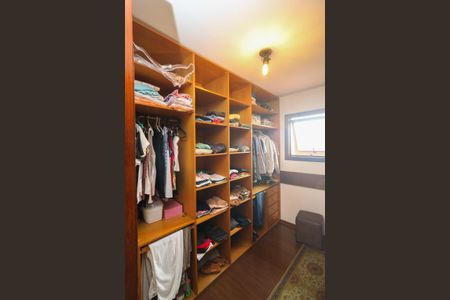 Casa à venda com 287m², 3 quartos e 4 vagas Casa à venda com 287m², 3 quartos e 4 vagasCloset da suíte