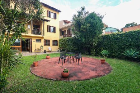 Casa à venda com 287m², 3 quartos e 4 vagas Casa à venda com 287m², 3 quartos e 4 vagasQuintal