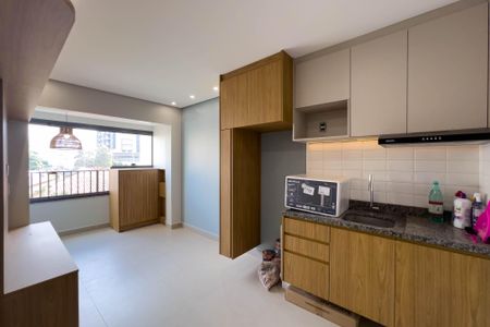 Sala e cozinha de apartamento à venda com 1 quarto, 30m² em Vila Mariana, São Paulo