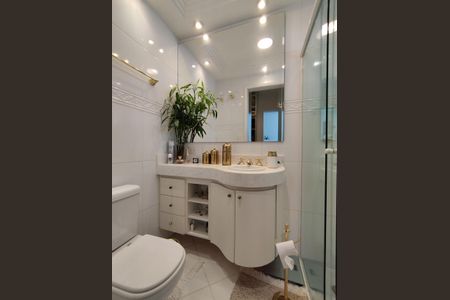 Apartamento à venda com 174m², 3 quartos e 2 vagas Apartamento à venda com 174m², 3 quartos e 2 vagasBanheiro da Suíte 1