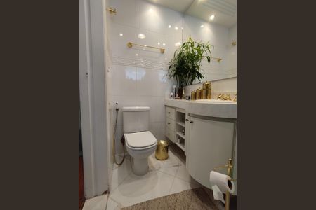 Apartamento à venda com 174m², 3 quartos e 2 vagas Apartamento à venda com 174m², 3 quartos e 2 vagasBanheiro da Suíte 1