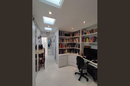 Apartamento à venda com 174m², 3 quartos e 2 vagas Apartamento à venda com 174m², 3 quartos e 2 vagasSala de Leitura