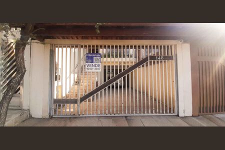 Casa à venda com 196m², 3 quartos e 3 vagas Casa à venda com 196m², 3 quartos e 3 vagasFachada da Casa