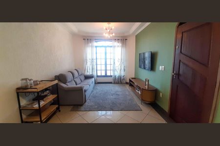 Casa à venda com 196m², 3 quartos e 3 vagas Casa à venda com 196m², 3 quartos e 3 vagasSala