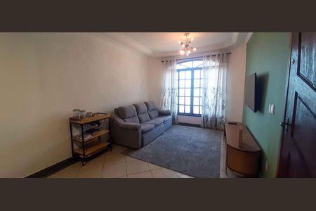 Casa à venda com 196m², 3 quartos e 3 vagas Casa à venda com 196m², 3 quartos e 3 vagasSala