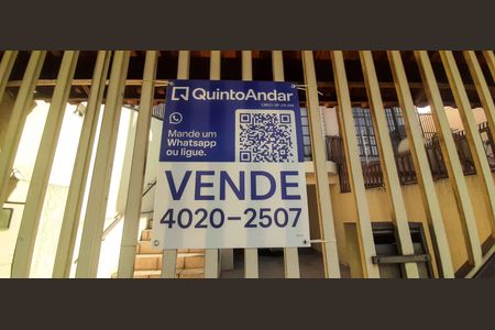 Casa à venda com 196m², 3 quartos e 3 vagas Casa à venda com 196m², 3 quartos e 3 vagasPlaca