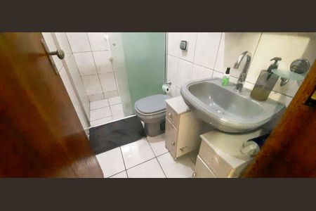 Casa à venda com 196m², 3 quartos e 3 vagas Casa à venda com 196m², 3 quartos e 3 vagasBanheiro Social