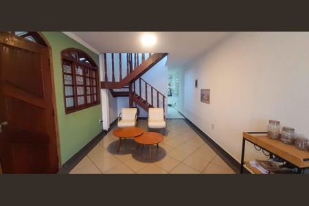 Casa à venda com 196m², 3 quartos e 3 vagas Casa à venda com 196m², 3 quartos e 3 vagasSala