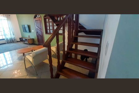 Casa à venda com 196m², 3 quartos e 3 vagas Casa à venda com 196m², 3 quartos e 3 vagasSala