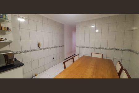 Casa à venda com 196m², 3 quartos e 3 vagas Casa à venda com 196m², 3 quartos e 3 vagasCopa