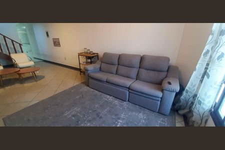 Casa à venda com 196m², 3 quartos e 3 vagas Casa à venda com 196m², 3 quartos e 3 vagasSala