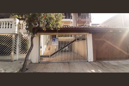 Casa à venda com 196m², 3 quartos e 3 vagas Casa à venda com 196m², 3 quartos e 3 vagasFachada da Casa