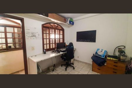 Casa à venda com 196m², 3 quartos e 3 vagas Casa à venda com 196m², 3 quartos e 3 vagasEdícula / Home Office