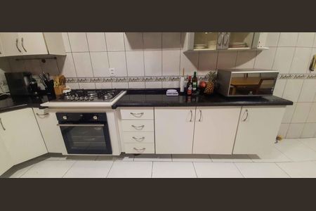 Casa à venda com 196m², 3 quartos e 3 vagas Casa à venda com 196m², 3 quartos e 3 vagasCozinha