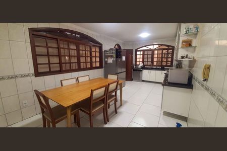 Casa à venda com 196m², 3 quartos e 3 vagas Casa à venda com 196m², 3 quartos e 3 vagasCopa