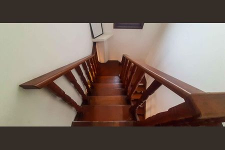 Casa à venda com 196m², 3 quartos e 3 vagas Casa à venda com 196m², 3 quartos e 3 vagasBanheiro Social