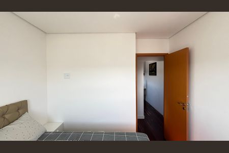 Apartamento à venda com 80m², 3 quartos e 2 vagasQuarto 2