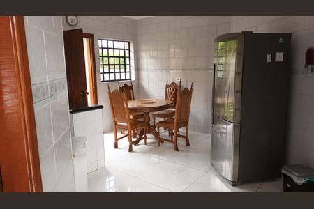 Casa de condomínio para alugar com 336m², 4 quartos e 4 vagasCozinha
