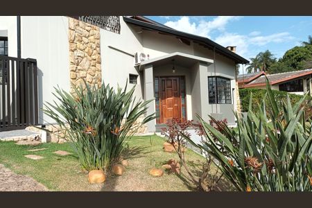 Casa de condomínio para alugar com 336m², 4 quartos e 4 vagasFachada