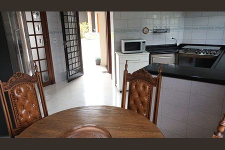 Casa de condomínio para alugar com 336m², 4 quartos e 4 vagasCozinha