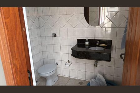 Casa de condomínio para alugar com 336m², 4 quartos e 4 vagasBanheiro 2