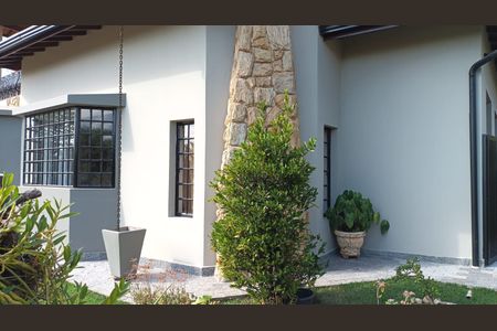 Casa de condomínio para alugar com 336m², 4 quartos e 4 vagasFachada