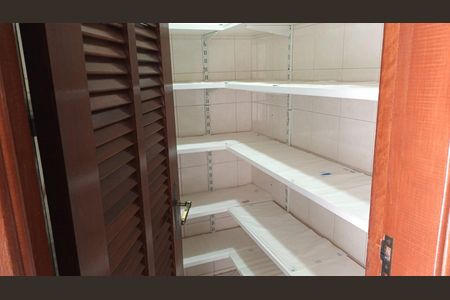 Casa de condomínio para alugar com 336m², 4 quartos e 4 vagasDespensa