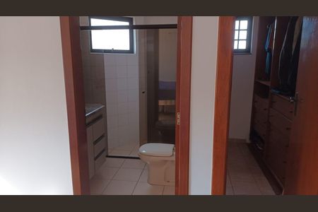 Casa de condomínio para alugar com 336m², 4 quartos e 4 vagasBanheiro 4